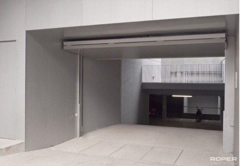 puerta-de-garaje-basculante-2-hojas-comunitaria-9-e1701113622530