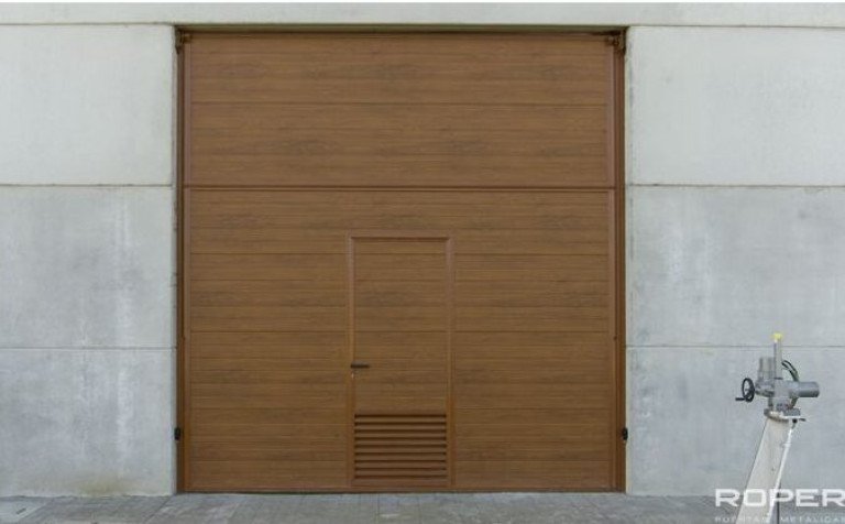 Puerta industrial Roper
